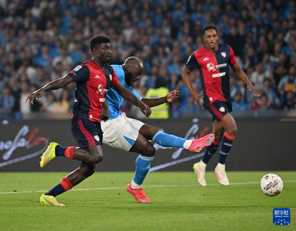 卡利亚里惨败那不勒斯,客场遭遇两连败,战绩斐然 卡利亚里惨败那不勒斯,客场遭遇两连败,战绩斐然