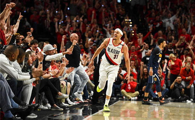 开拓者克服困难击败国王,双枪组合砍下+得分,士气大振 开拓者克服困难击败国王,双枪组合砍下+得分,士气大振