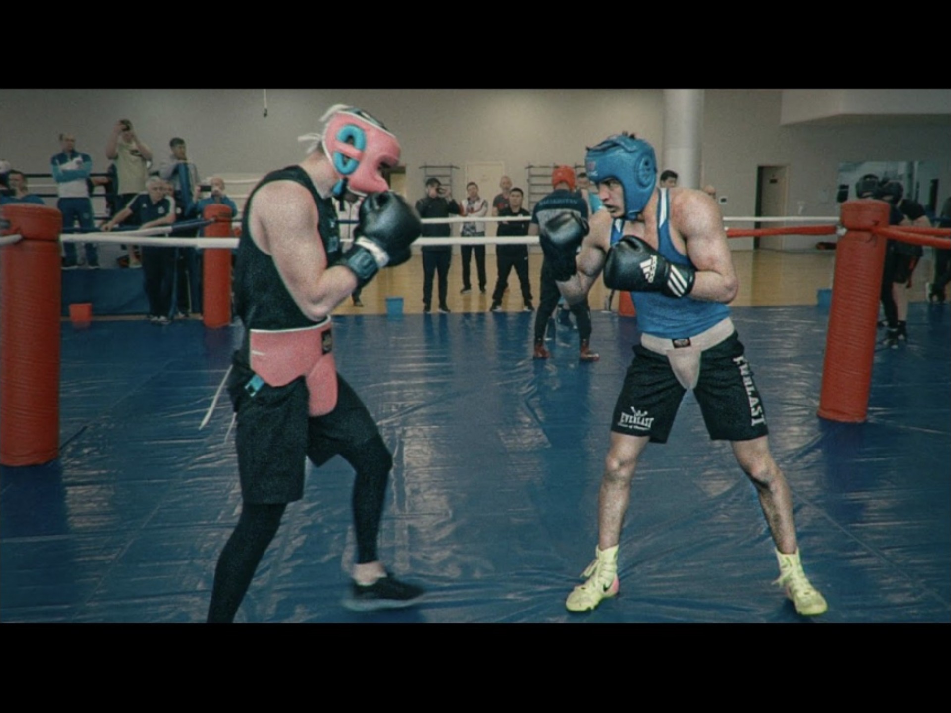 秉持初衷：哈萨克斯坦击剑选手战无不胜，全场震撼的简单介绍