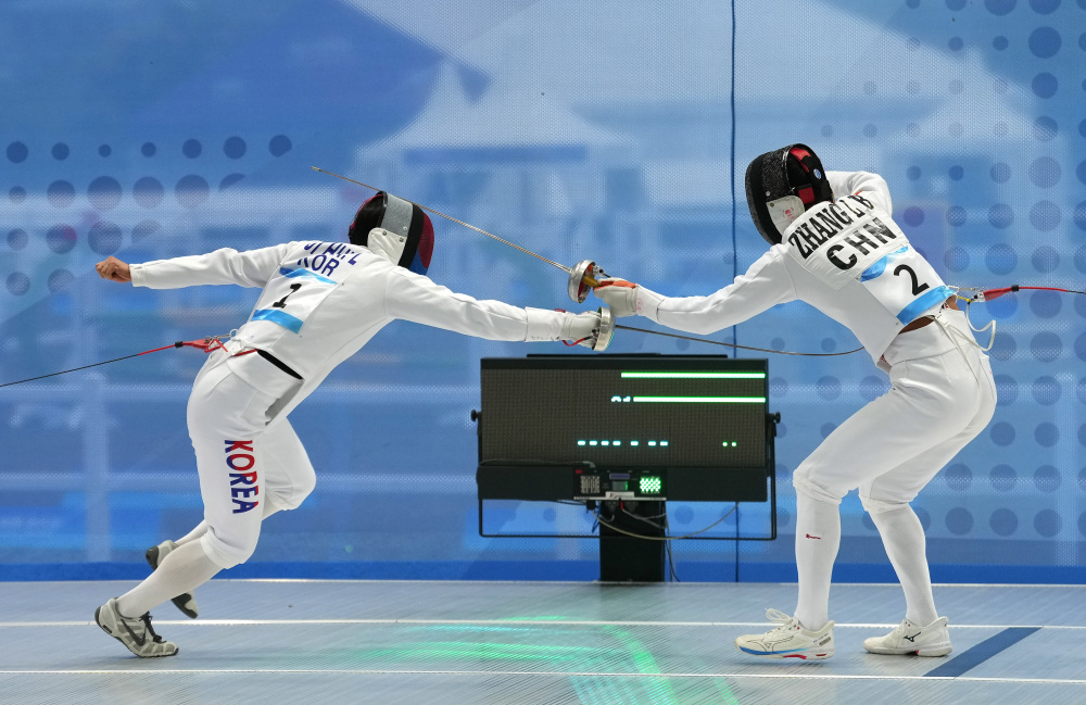 秉持初衷：哈萨克斯坦击剑选手战无不胜，全场震撼的简单介绍