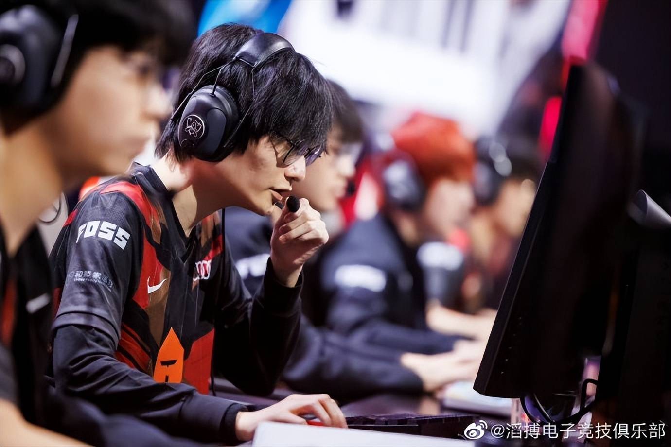 G2力克DRX，Viper线上压制力十足激烈交锋四强赛，技惊四座
