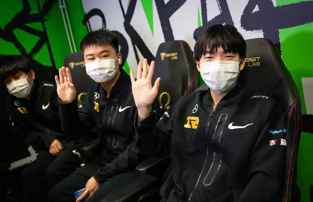 关于PSG横扫V5,ShowMaker极限生还后反打鏖战多局成都决赛之夜,锁定晋级资格的信息 关于PSG横扫V5,ShowMaker极限生还后反打鏖战多局成都决赛之夜,锁定晋级资格的信息