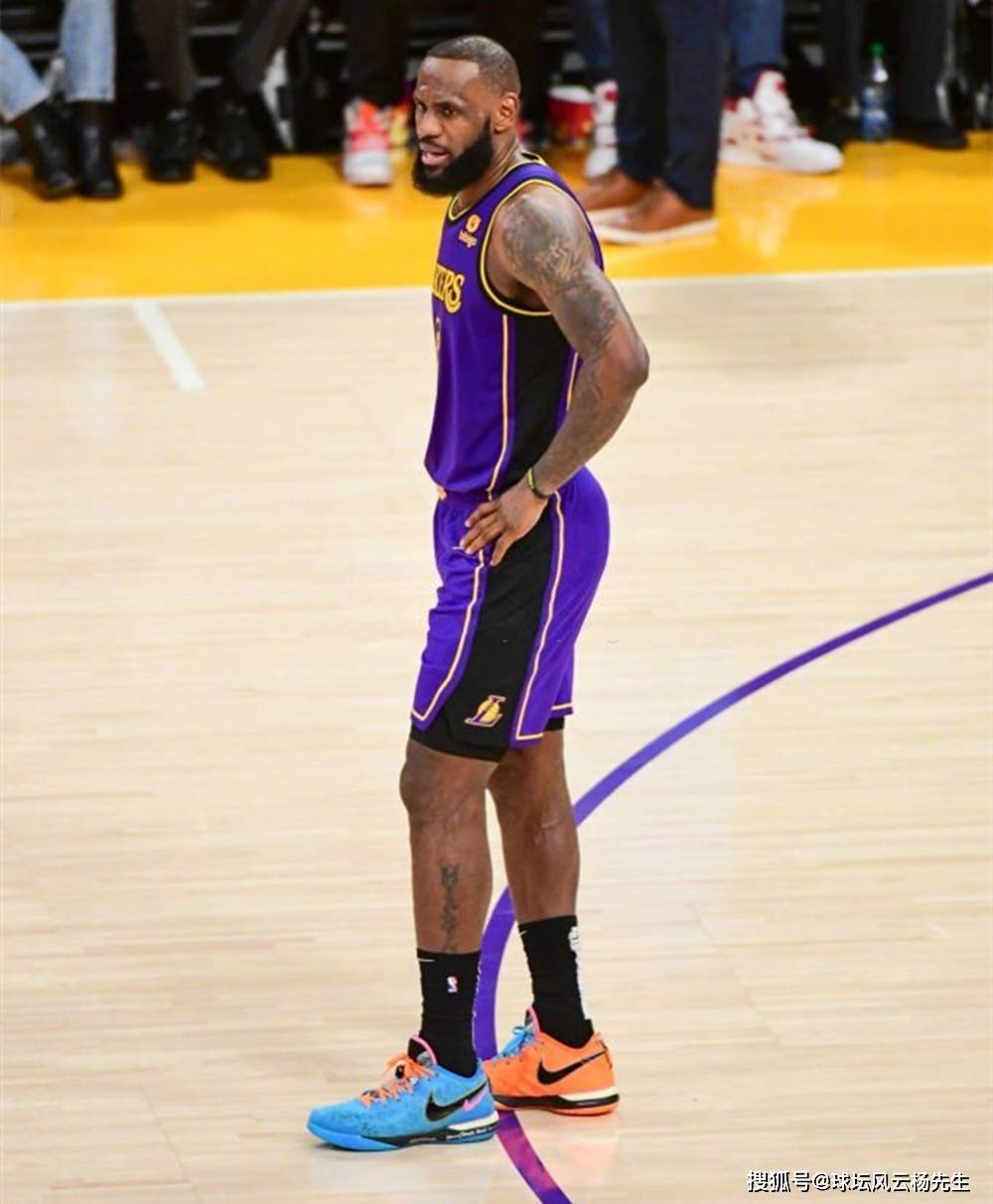 包含灰熊逆转太阳，易建联高光表现的词条