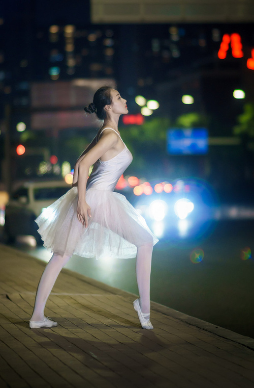 当德甲悬念撞上CBA统治力,争冠的两种美学,体育的同一份心跳